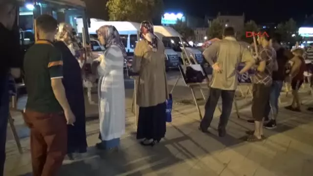 Sakarya Adapazarı'nda Deprem Kurbanları Gözyaşlarıyla Anıldı Sakarya Adapazarı'nda Deprem Kurbanları Gözyaşlarıyla Anıldı
