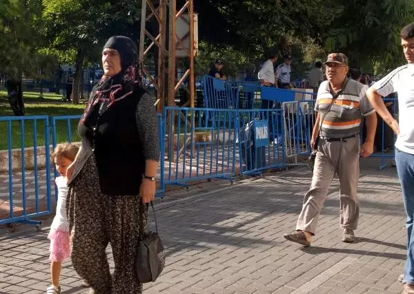 Soma Faciası Davasında Sanık Ramazan Doğru: Yeni Maden Sahası İçin İşçilerle AK Parti Mitingine... Soma Faciası Davasında Sanık Ramazan Doğru: Yeni Maden Sahası İçin İşçilerle AK Parti Mitingine...