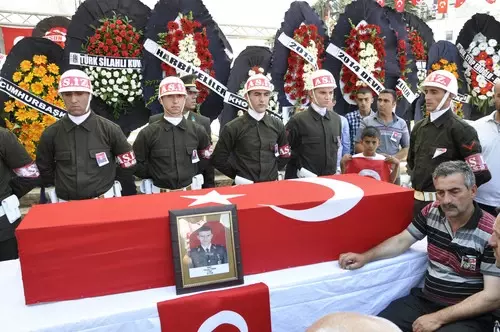 Şehit Jandarma Teğmen Turan, Gözyaşları Arasında Toprağa Verildi