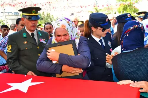 Şehit Jandarma Teğmen Turan, Gözyaşları Arasında Toprağa Verildi