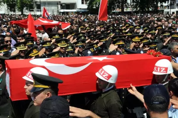 Şehit Teğmen Turan'ı 10 Bin Kişi Son Yolculuğuna Uğurladı