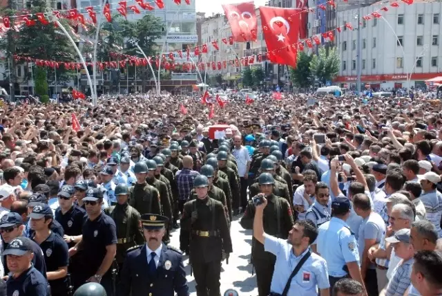 Şehit Teğmenin Babası: Vatan Sağ Olsun, Düşman Çatlasın