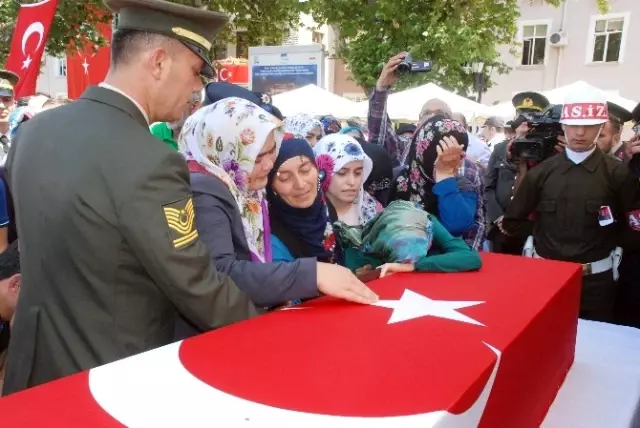 Şehit Teğmenin Babası: Vatan Sağ Olsun, Düşman Çatlasın