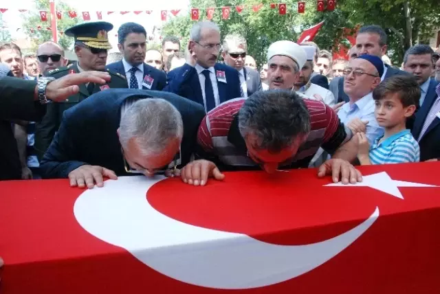 Şehit Teğmenin Babası: Vatan Sağ Olsun, Düşman Çatlasın