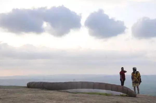 Uluslararası Yamaç Paraşütü Festivali'ne Rüzgar Engeli Uluslararası Yamaç Paraşütü Festivali'ne Rüzgar Engeli