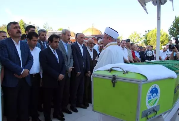 Bakan Bilgin, Bir Günde İki Yakınının Cenazesine Katılıyor (2)