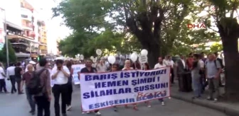 Eskişehir'de 200 Kişi Barış İçin Yürüdü