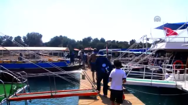 Kleopatra Nın Adası Ziyaretçilerini Cezbediyor