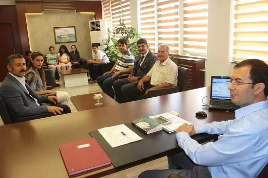 Muhtar Fen Lisesini Kazanan Çocuklara Altın Hediye Etti Muhtar Fen Lisesini Kazanan Çocuklara Altın Hediye Etti