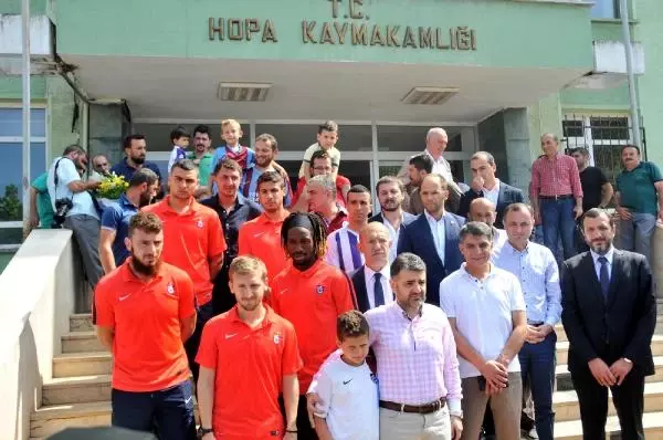 Trabzonspor'dan Hopa'ya Moral Ziyareti Trabzonspor'dan Hopa'ya Moral Ziyareti