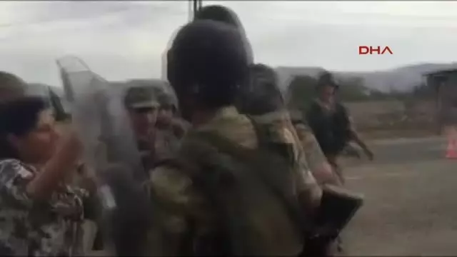 Sokağa Çıkma Yasağının Sürdüğü Cizre'de 1 Kişi Öldü, 5 Kişi Yaralandı Sokağa Çıkma Yasağının Sürdüğü Cizre'de 1 Kişi Öldü, 5 Kişi Yaralandı