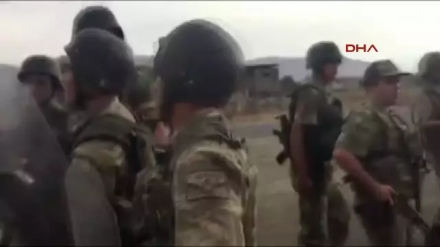 Sokağa Çıkma Yasağının Sürdüğü Cizre'de 1 Kişi Öldü, 5 Kişi Yaralandı Sokağa Çıkma Yasağının Sürdüğü Cizre'de 1 Kişi Öldü, 5 Kişi Yaralandı