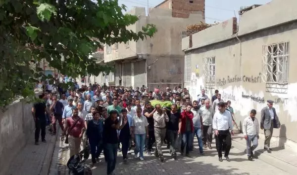 Cizre'de Sokağa Çıkma Yasağı ve Operasyonlar Sürüyor (2) Cizre'de Sokağa Çıkma Yasağı ve Operasyonlar Sürüyor (2)