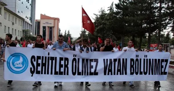Sağanak Altında Teröre Tepki Yürüyüşü