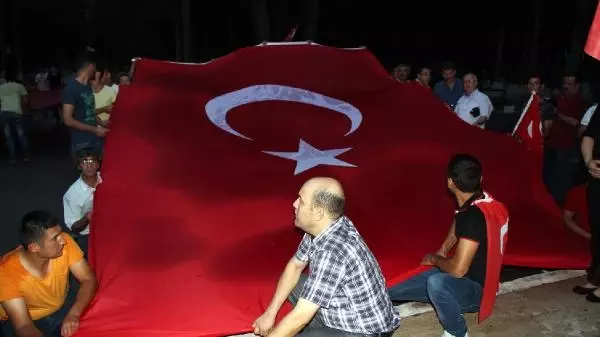 Sağanak Altında Teröre Tepki Yürüyüşü