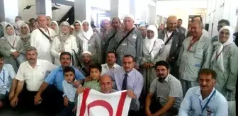 Ercan Havaalanı: KKTC'den 60 Kişilik Hac Kafilesi Kutsal Topraklara Gitmek İçin Yola Çıktı Ercan Havaalanı: KKTC'den 60 Kişilik Hac Kafilesi Kutsal Topraklara Gitmek İçin Yola Çıktı