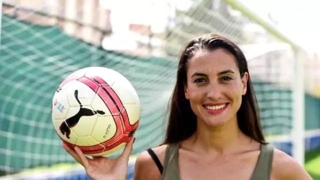 Alman Futbolunun Türk Güzeli Antalya'da Alman Futbolunun Türk Güzeli Antalya'da