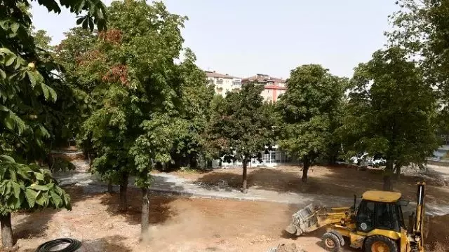 İsmet Paşa Parkı�nda Çalışmalar Devam Ediyor