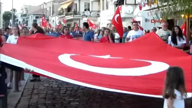 Foçalılar Kurtuluş Gününde Terörü Lanetledi Foçalılar Kurtuluş Gününde Terörü Lanetledi