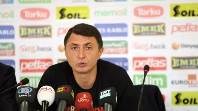 Arveladze: Altın Değerinde Bir 3 Puan Aldık Arveladze: Altın Değerinde Bir 3 Puan Aldık