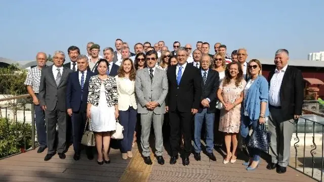 Karşıyaka Hizmette Tek Vücut Karşıyaka Hizmette Tek Vücut