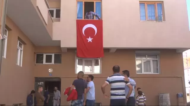 Polisleri Taşıyan Aracın Kaza Yapması Şehit Polis Saka�nın Baba Evi
