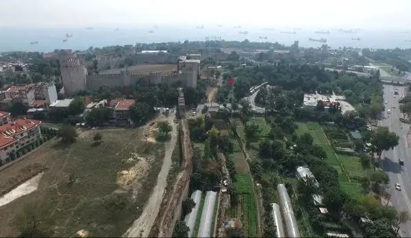 Prof. Ahunbay: Bir Sonraki Deprem Gelmeden İstanbul Surları'na Sahip Çıkmamız Gerekiyor Prof. Ahunbay: Bir Sonraki Deprem Gelmeden İstanbul Surları'na Sahip Çıkmamız Gerekiyor