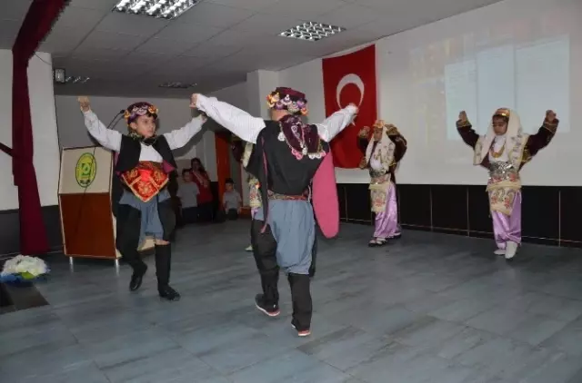 Akhisar'da 2015-2016 Eğitim ve Öğretim Yılı Başladı Akhisar'da 2015-2016 Eğitim ve Öğretim Yılı Başladı
