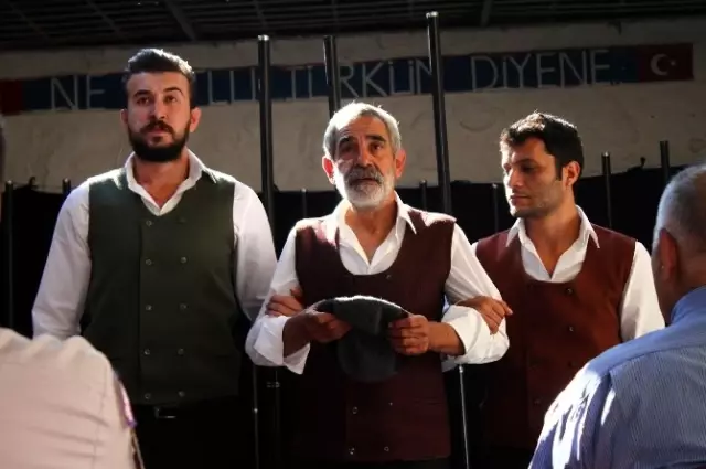 Son Kuşlar' Yalovalı Tutuklular İçin Sahnelendi Son Kuşlar' Yalovalı Tutuklular İçin Sahnelendi