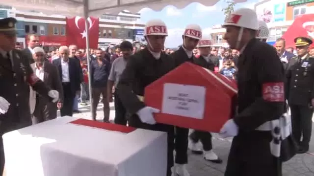 Şehit Er Son Yolculuğuna Uğurlandı (2) Şehit Er Son Yolculuğuna Uğurlandı (2)