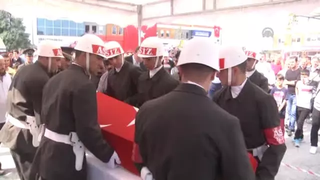Şehit Er Son Yolculuğuna Uğurlandı (2) Şehit Er Son Yolculuğuna Uğurlandı (2)