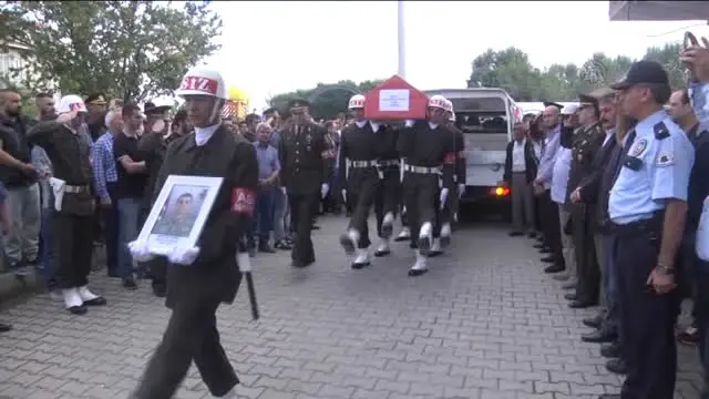 Şehit Er Son Yolculuğuna Uğurlandı Şehit Er Son Yolculuğuna Uğurlandı