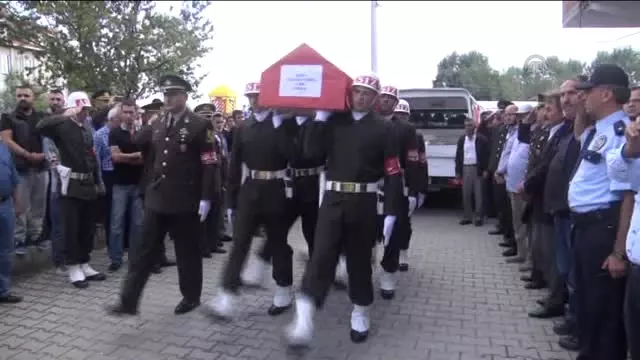 Şehit Er Son Yolculuğuna Uğurlandı Şehit Er Son Yolculuğuna Uğurlandı