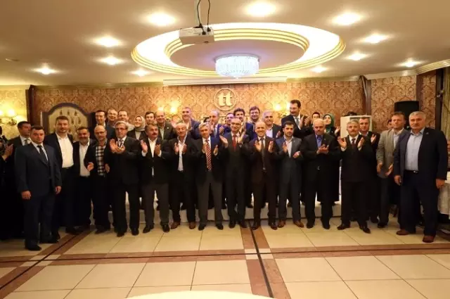 AK Parti Ailesi Birlik Yemeğinde Buluştu AK Parti Ailesi Birlik Yemeğinde Buluştu