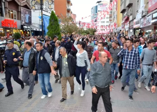 Kütahya'da Karşıt Görüşlü Gruplar Arasında Kavga Kütahya'da Karşıt Görüşlü Gruplar Arasında Kavga