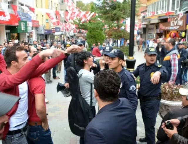 Kütahya'da Karşıt Görüşlü Gruplar Arasında Kavga Kütahya'da Karşıt Görüşlü Gruplar Arasında Kavga