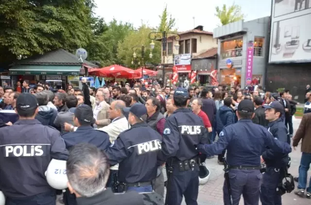 Kütahya'da Karşıt Görüşlü Gruplar Arasında Kavga Kütahya'da Karşıt Görüşlü Gruplar Arasında Kavga