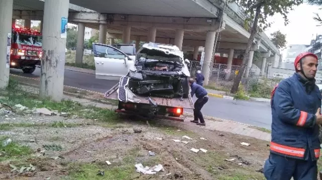 Virajı Alamayan Otomobil Köprüden Uçtu: 4 Yaralı Virajı Alamayan Otomobil Köprüden Uçtu: 4 Yaralı