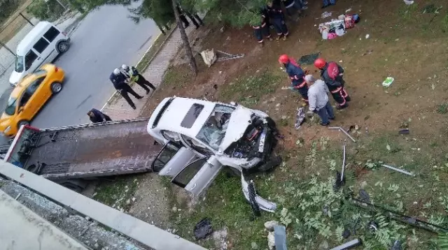 Virajı Alamayan Otomobil Köprüden Uçtu: 4 Yaralı Virajı Alamayan Otomobil Köprüden Uçtu: 4 Yaralı