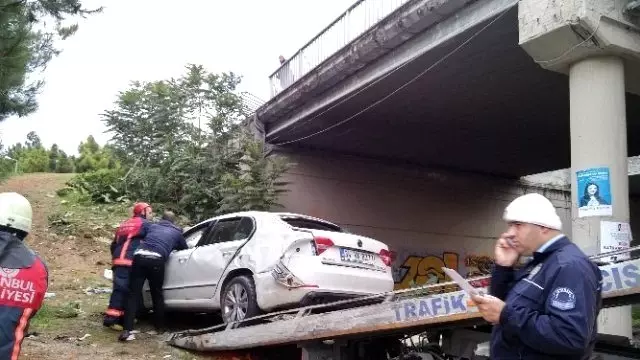 Virajı Alamayan Otomobil Köprüden Uçtu: 4 Yaralı Virajı Alamayan Otomobil Köprüden Uçtu: 4 Yaralı