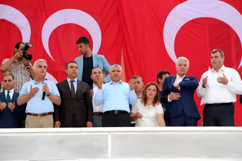 MHP Mitinginde Şehitlere Dua MHP Mitinginde Şehitlere Dua