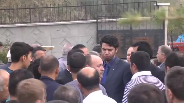 Ankaralı Namık'ın Cenaze Namazını Klibinde Rol Alan İmam Kıldırdı Ankaralı Namık'ın Cenaze Namazını Klibinde Rol Alan İmam Kıldırdı