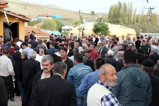 Ankaralı Namık Son Yolculuğuna Uğurlandı Ankaralı Namık Son Yolculuğuna Uğurlandı