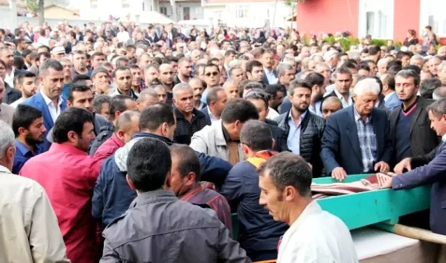 Ankaralı Namık Son Yolculuğuna Uğurlandı Ankaralı Namık Son Yolculuğuna Uğurlandı