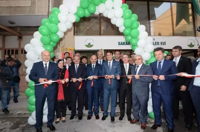 Sakarya Kimsesizler Evi'ni Bakan Müezzinoğlu Açtı Sakarya Kimsesizler Evi'ni Bakan Müezzinoğlu Açtı