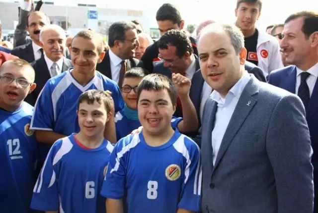 Bakan Kılıç, Atakum Gençlik Merkezi'ni Açtı