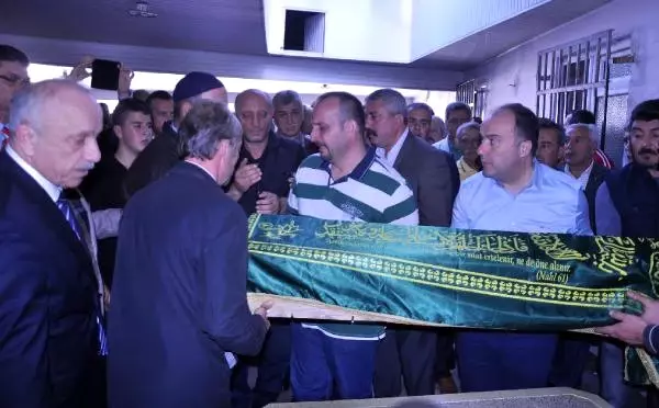 Kapodakya Gezisi Dönüşünde Kazada Ölen 3 Yaşındaki Efsagül Toprağa Verildi Kapodakya Gezisi Dönüşünde Kazada Ölen 3 Yaşındaki Efsagül Toprağa Verildi