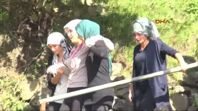 Zonguldak Kapodakya Gezisi Dönüşünde Kazada Ölen 3 Yaşındaki Efsagül Toprağa Verildi Zonguldak Kapodakya Gezisi Dönüşünde Kazada Ölen 3 Yaşındaki Efsagül Toprağa Verildi