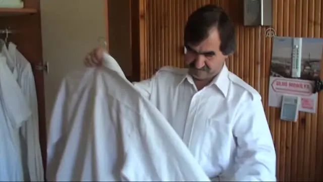 42 Yıldır Sadece Beyaz Giyiniyor