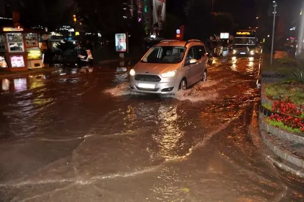 Çanakkale'de Sağanak Yağış Su Baskınlarına Neden Oldu